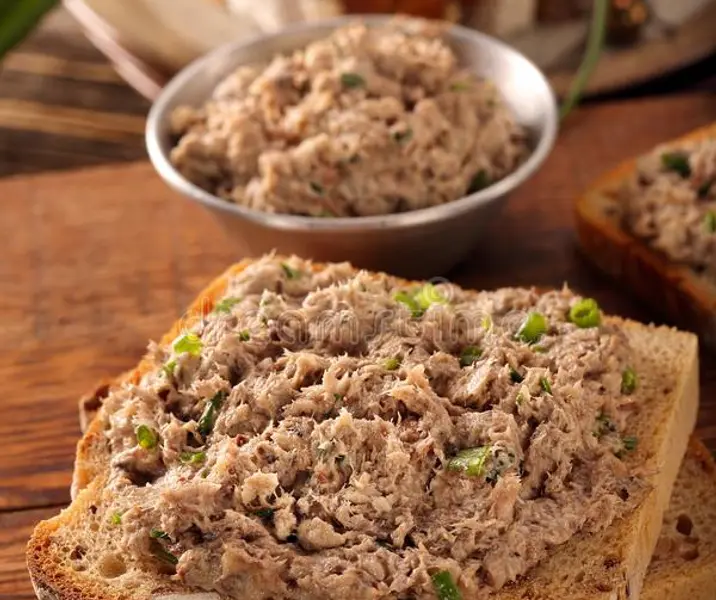 Pan integral con pasta de atún