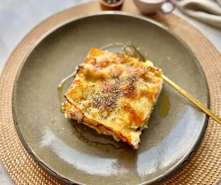 Lasaña de pollo, espinaca y champiñones