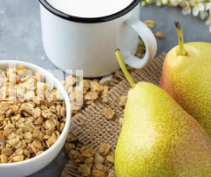 Cereales hojuelas con leche y pera
