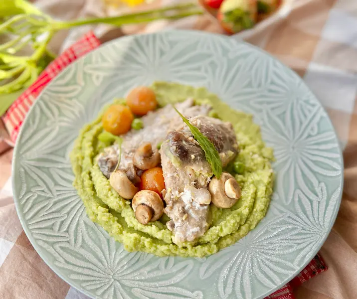 Filetes de jurel con puré de arvejas