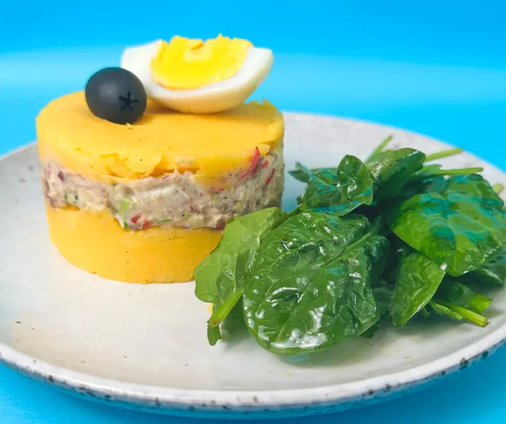 Causa de jurel con aliño de cebolla sin gluten