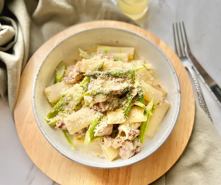 Pasta cremosa de jurel con espárragos y limón sin gluten