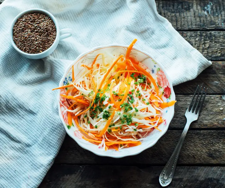 Repollo verde con zanahoria y pasas sin gluten