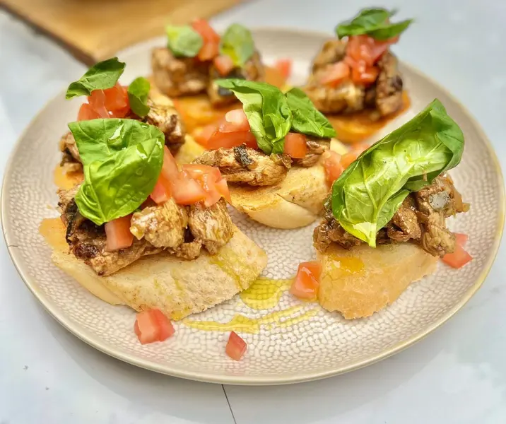 Bruschettas de pollo balsamico y albahaca sin gluten