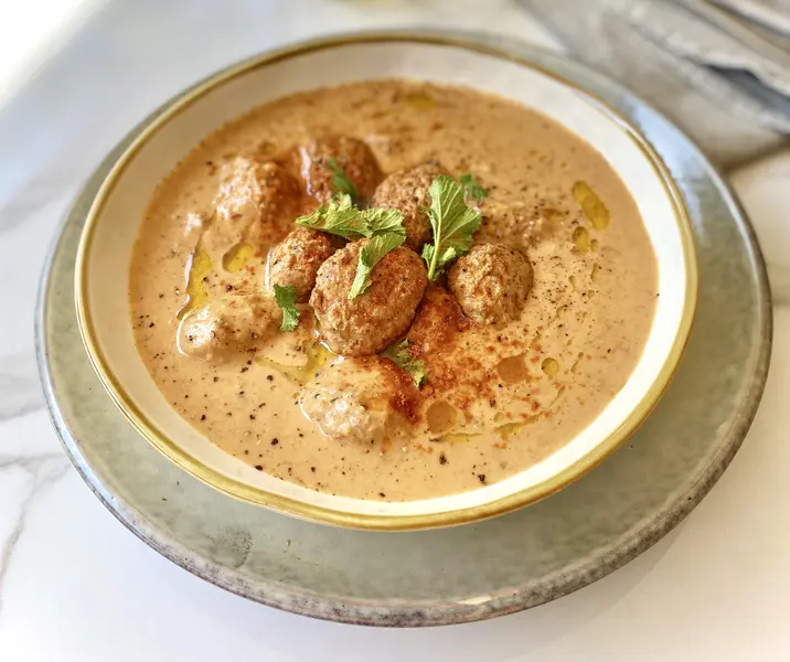 Crema de lentejas con tomate y albóndigas de pavo sin gluten