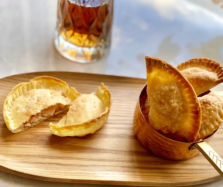 Empanaditas de pavo con queso azul en masa de hojaldre sin gluten