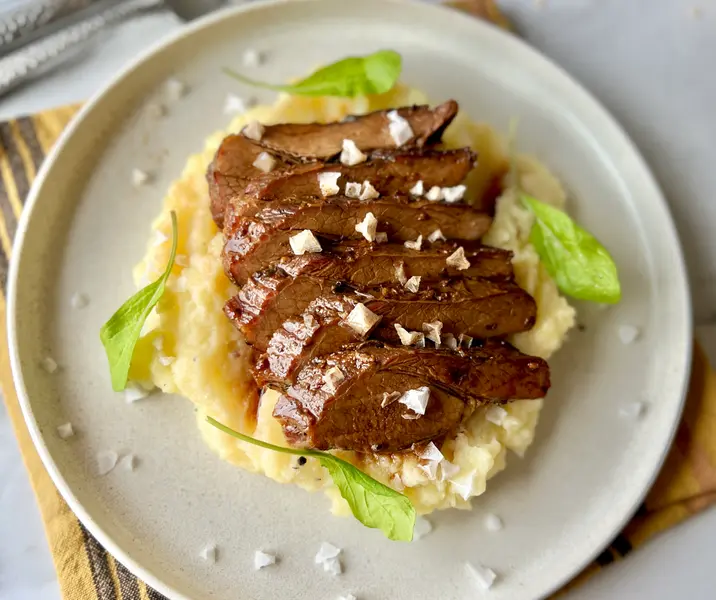 Sobrecostilla al horno con puré de papas