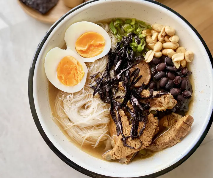 Ramen de pavo satay sin gluten