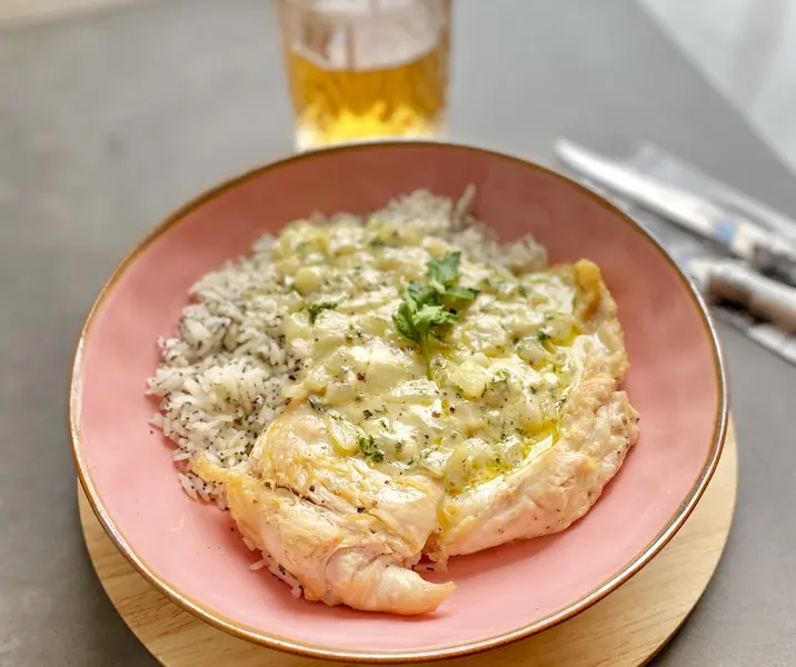 Pollo con salsa de queso azul y arroz sin gluten