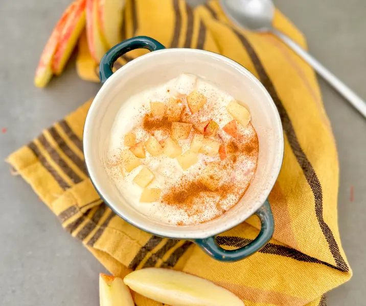 Manzana con yogurt