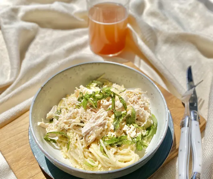 Pasta con limón albahaca y pollo sin gluten