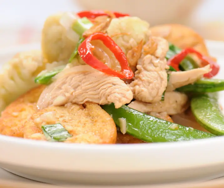 Pollo salteado con pimentón