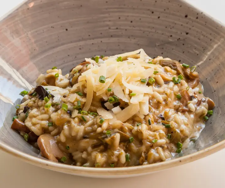 Guiso de arroz con champiñon y queso sin gluten