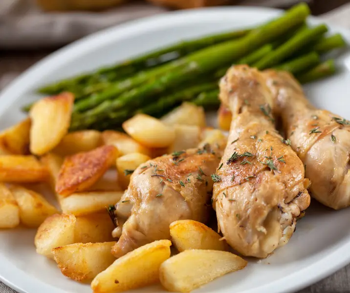 Pollo con espárragos y papas duquesas sin gluten