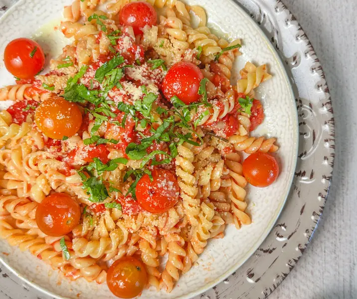 Espirales atomatados con cilantro