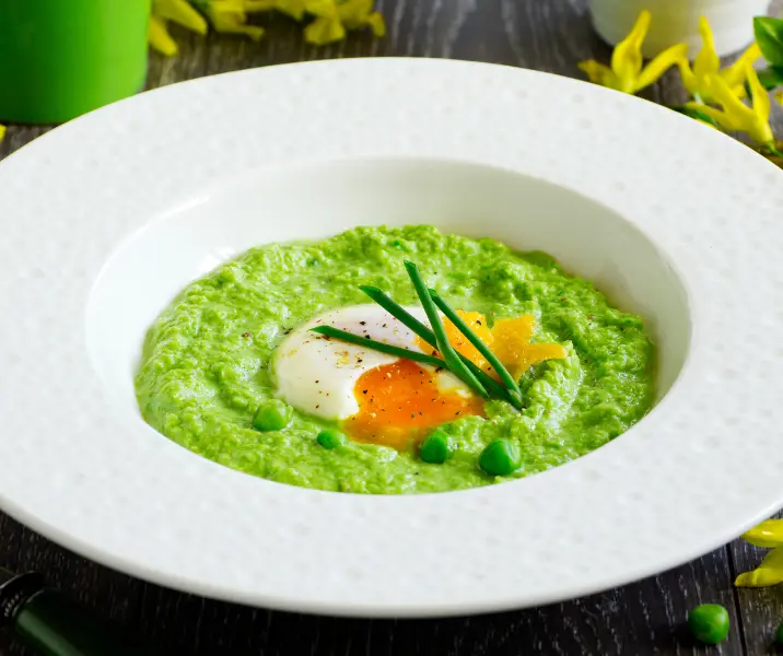 Puré de brócoli con huevos pochados sin gluten