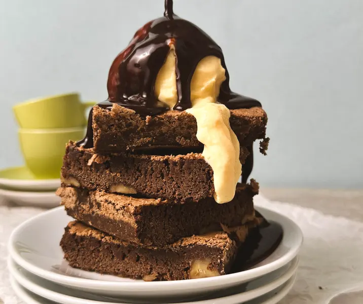 Brownie con helado