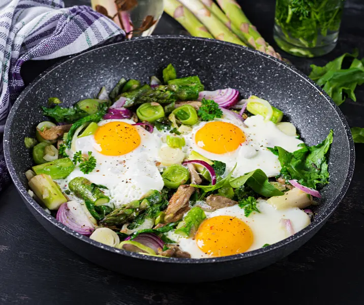 Espinaca con huevo y champiñones sin gluten