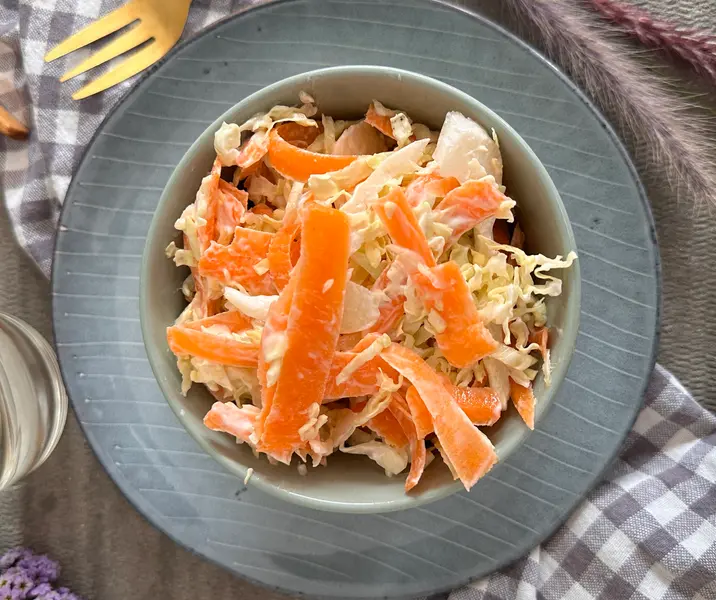 Repollo blanco con zanahoria y mayonesa sin gluten