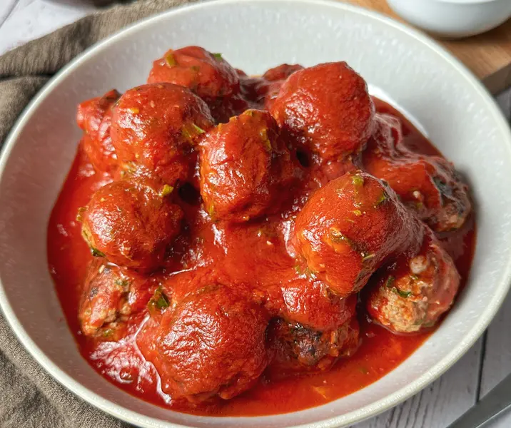 Albóndigas con salsa de tomate y arroz sin gluten