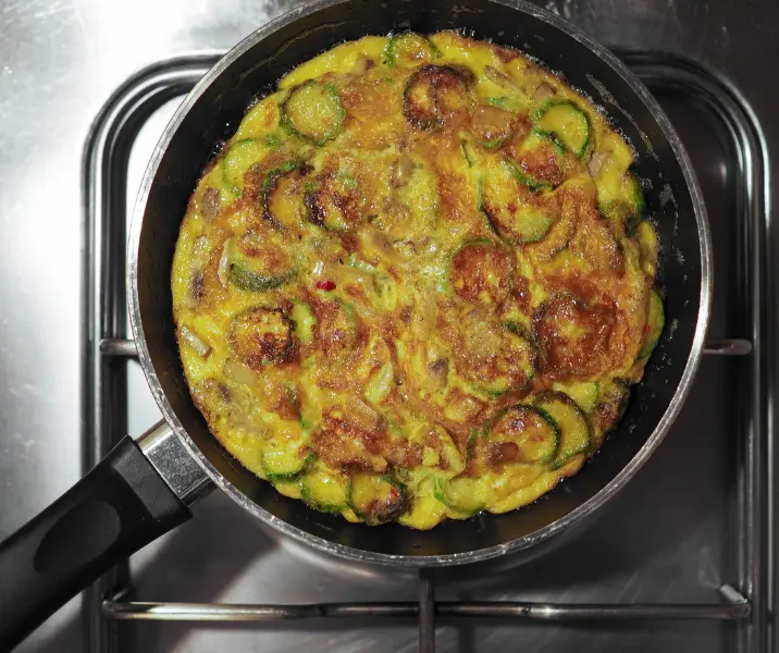 Tortilla de zapallos italianos con papas doradas sin gluten