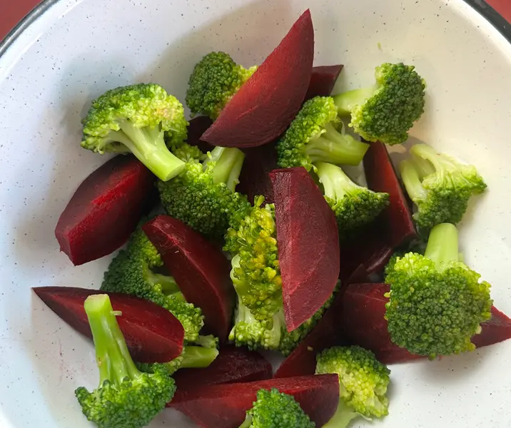 Brócoli con betarraga sin gluten