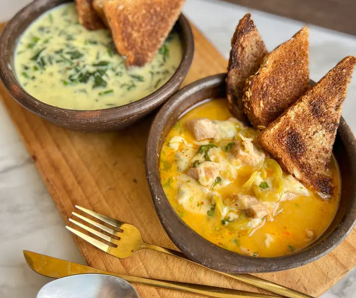 Pavo al pil pil de ají verde con espinacas a la crema