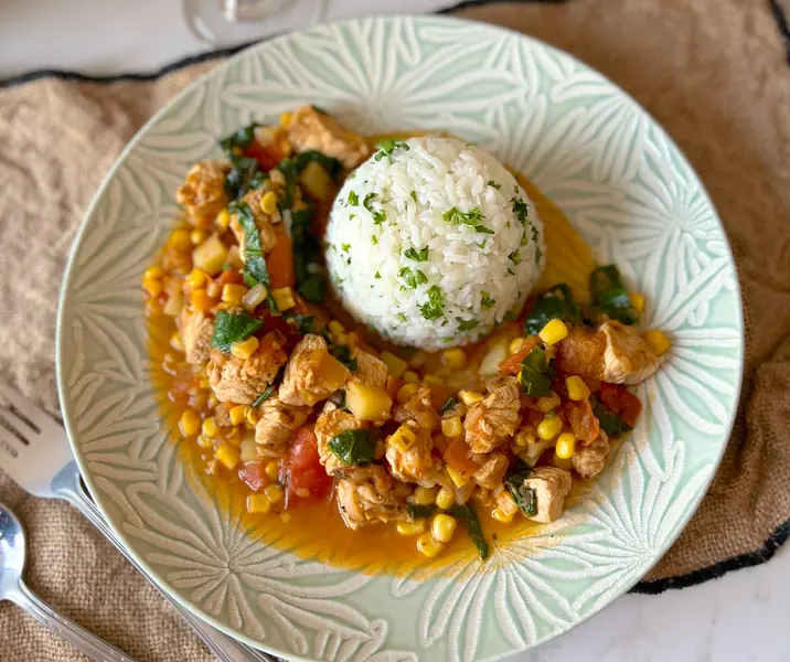 Tomaticán con pollo y pesto
