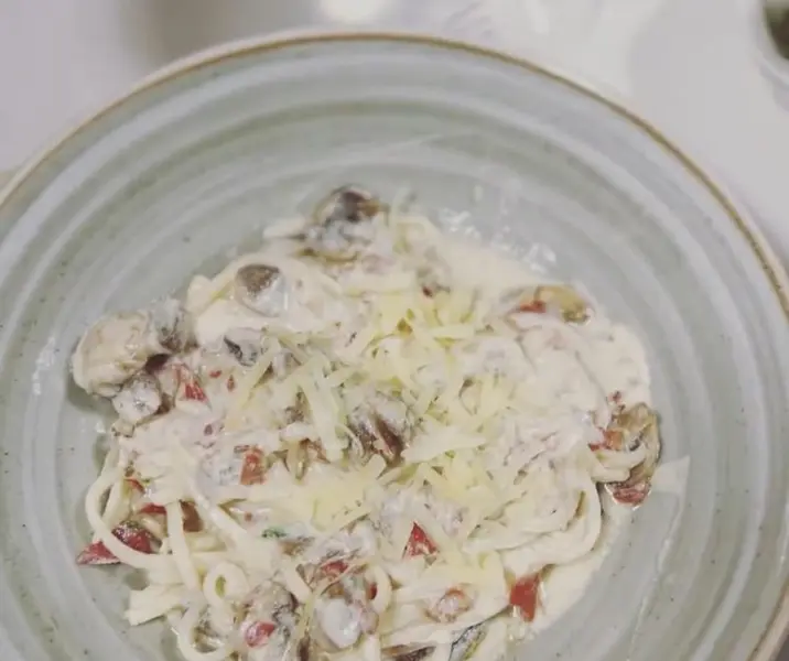 Palmipasta cremoso de champiñones y jamón serrano