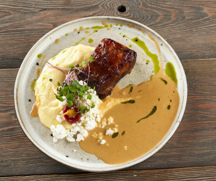 Costillar de cerdo con puré picante