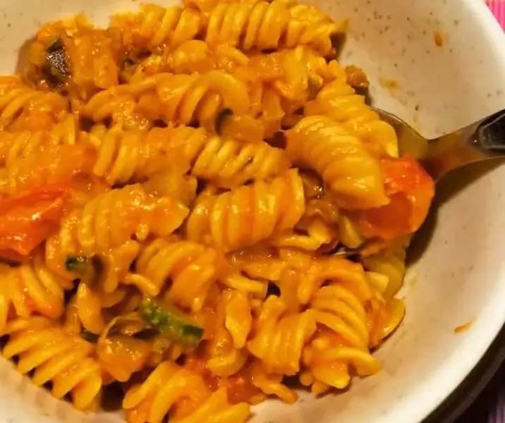 Pasta con salsa de berenjenas y zapallito italiano sin gluten
