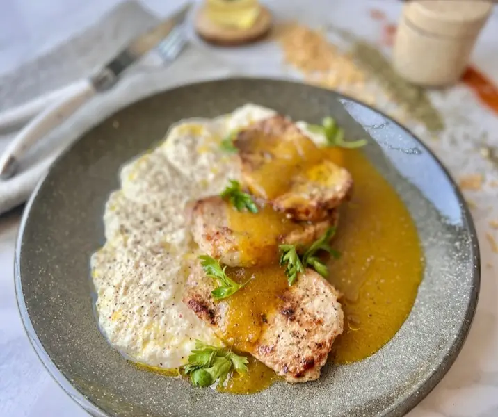Lomo de cerdo agridulce con puré de coliflor