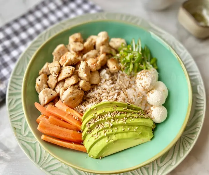 Gohan de pavo a la plancha con vegetales frescos