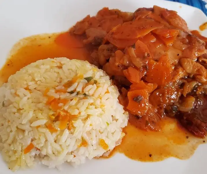 Pollo al jugo con arroz maría ayuda
