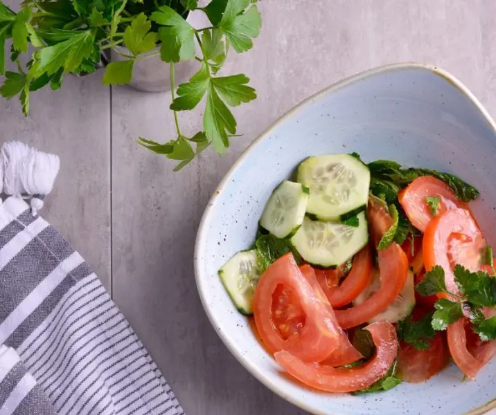Tomate con pepino maría ayuda
