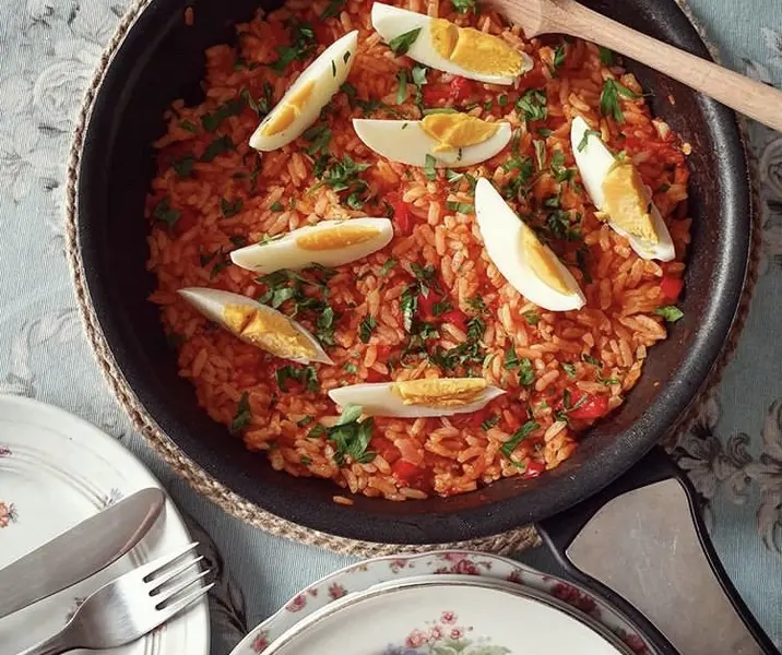 Arroz atomatado con huevito duro maría ayuda