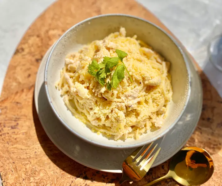 Tallarines con salsa de pollo maría ayuda