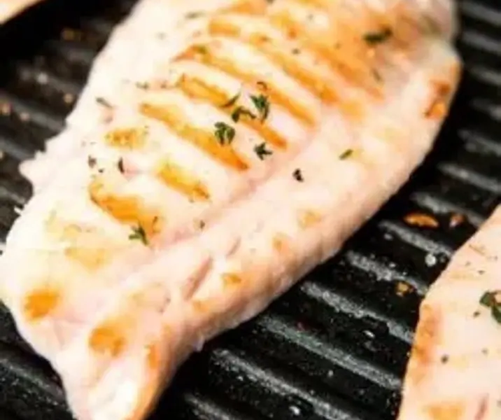 Reineta al eneldo con puré de papas maría ayuda