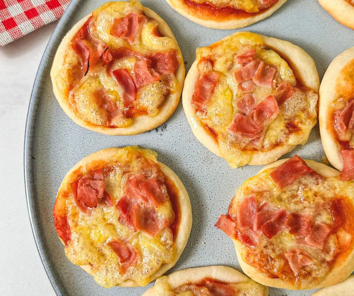 Mini pizzas de jamón y queso maría ayuda