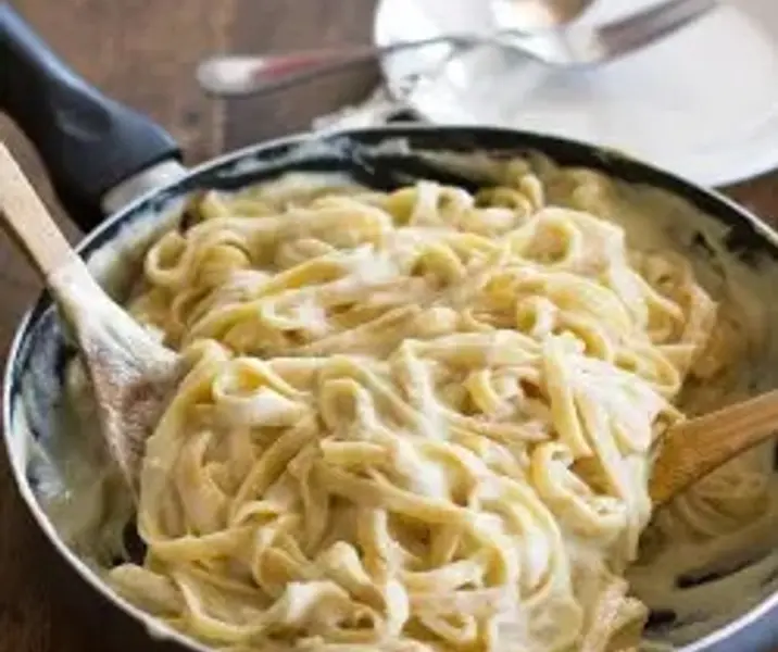 Espagueti con salsa alfredo maría ayuda