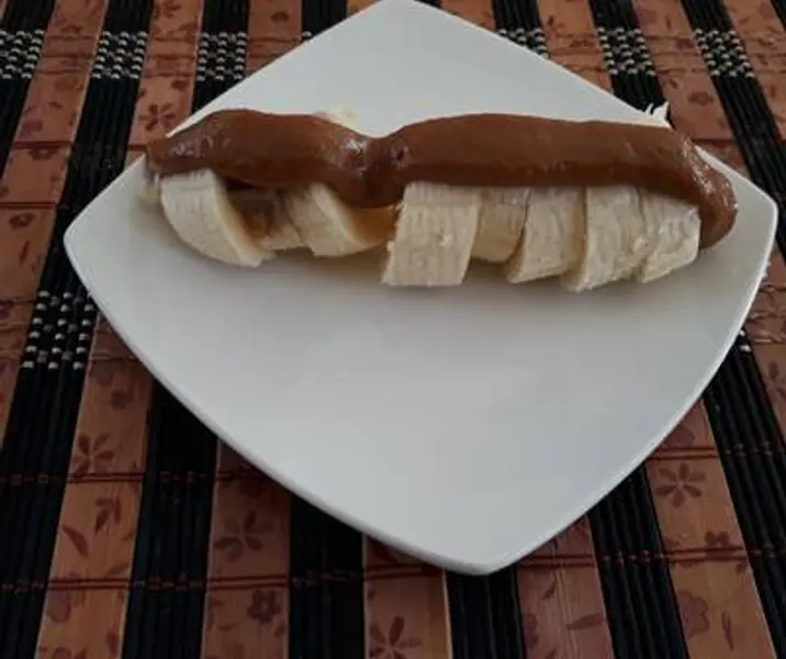 Plátano con manjar maría ayuda