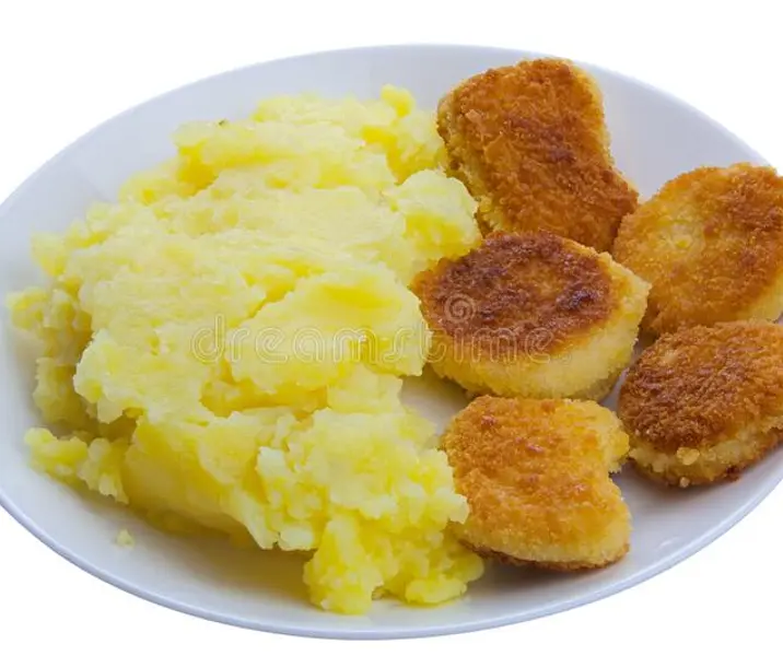 Puré de papas con nuggets de pollo maría ayuda