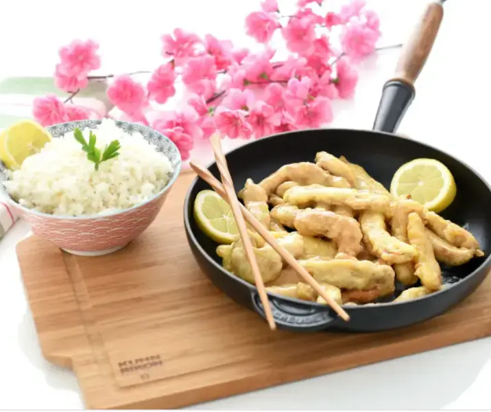 Pollo al limón estilo chino acompañado de arroz thermomix