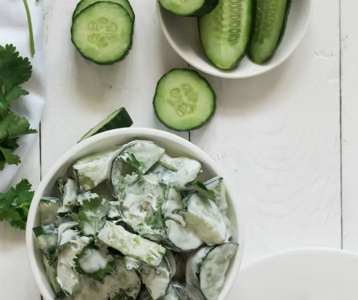 Pepino con aliño de yogurt y ciboulette maría ayuda