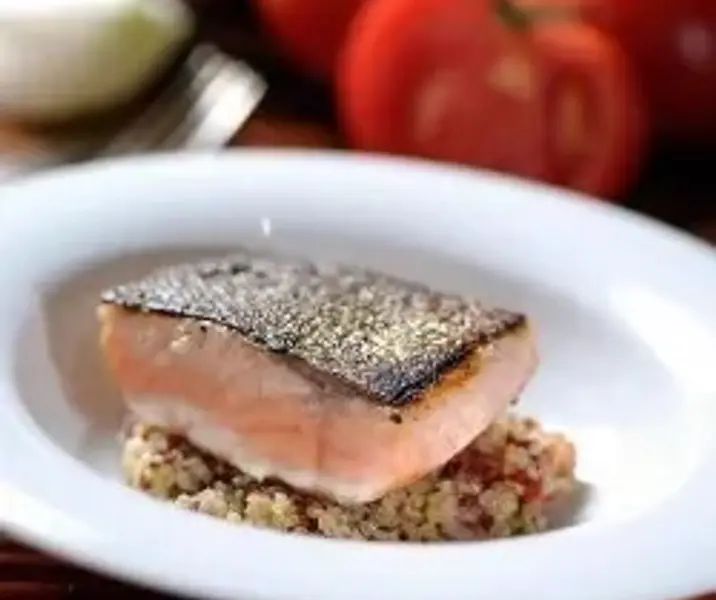 Salmón al horno con quínoa maría ayuda