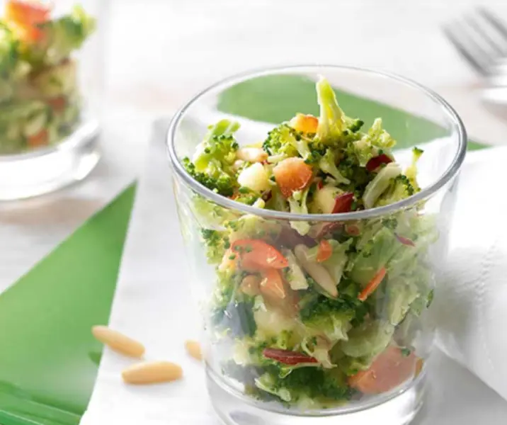 Ensalada de brócoli, pimentón y maní thermomix