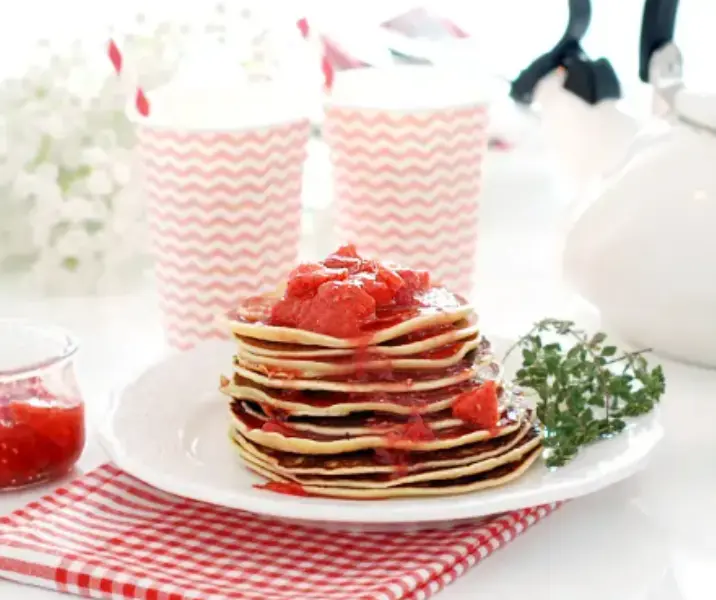 Tortitas con salsa de frutos rojos thermomix