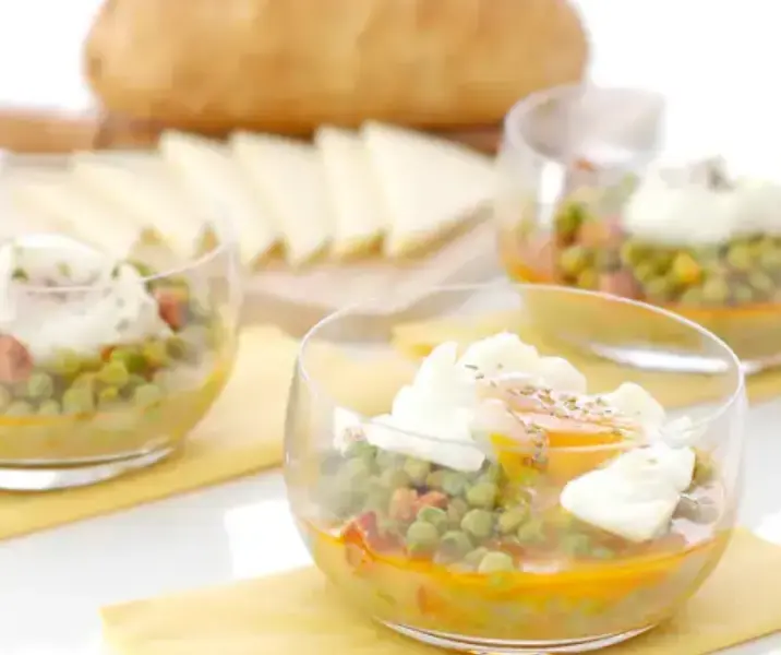 Arvejas con huevos escalfados thermomix