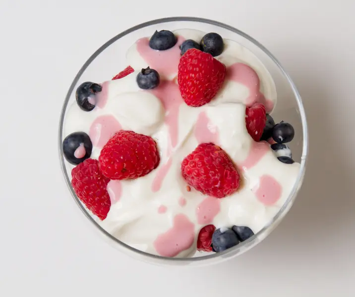 Yogurt con berries
