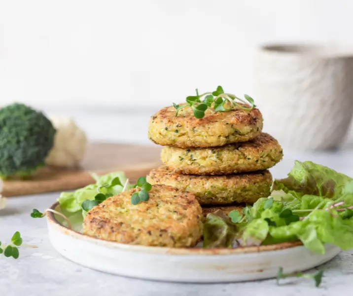Croquetas de quínoa con salsa verde maría ayuda